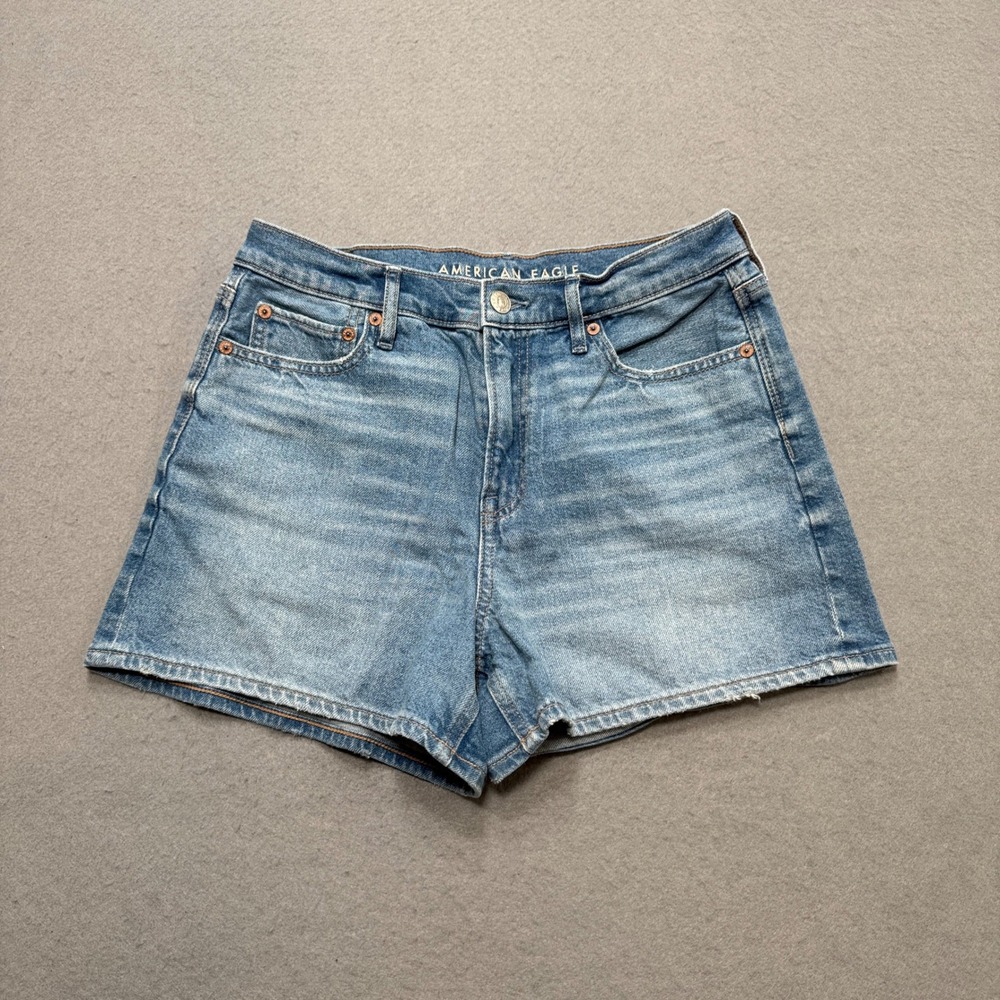 American Eagle‎ Jean Shorts Women's 4 Blue Medium Wash Strigid High Rise Relaxed